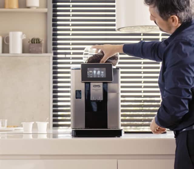  De'Longhi EMF2BK Plastic Automatic Milk Frother, Black: Home &  Kitchen