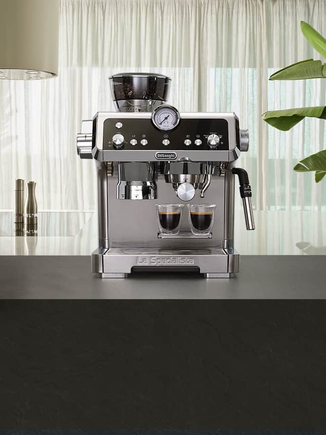 Cafetera De´Longui- Preparación café espresso 