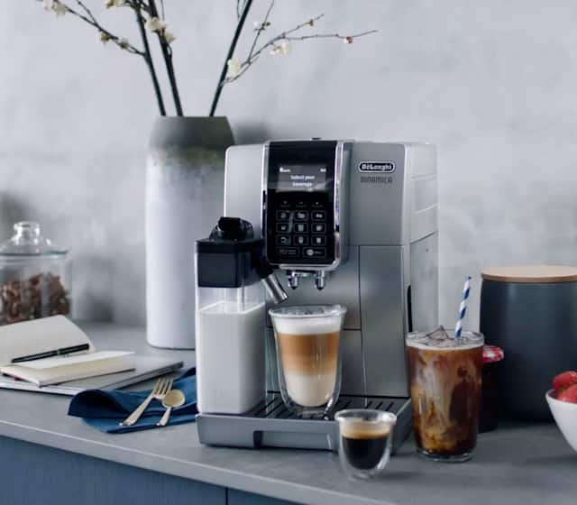  Cafetera espresso súper automática Delonghi con molinillo  ajustable, espumador de leche, cafetera para preparar espresso, capuchino,  café con leche. ETAM29510B Autentica : Hogar y Cocina